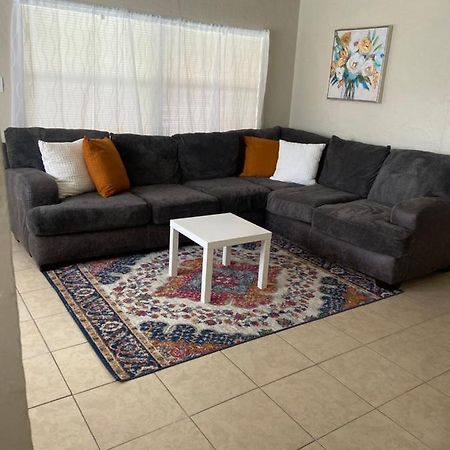 סיינט פיטרסברג Comfy Inn מראה חיצוני תמונה