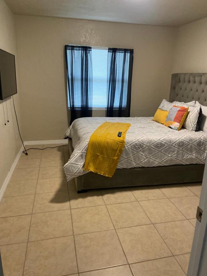 סיינט פיטרסברג Comfy Inn מראה חיצוני תמונה